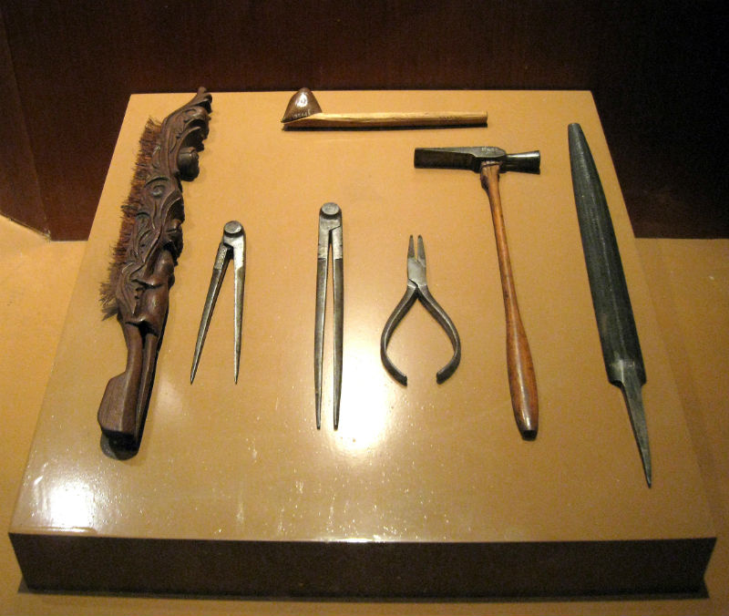 Batik_Making_Tools_800px.jpg